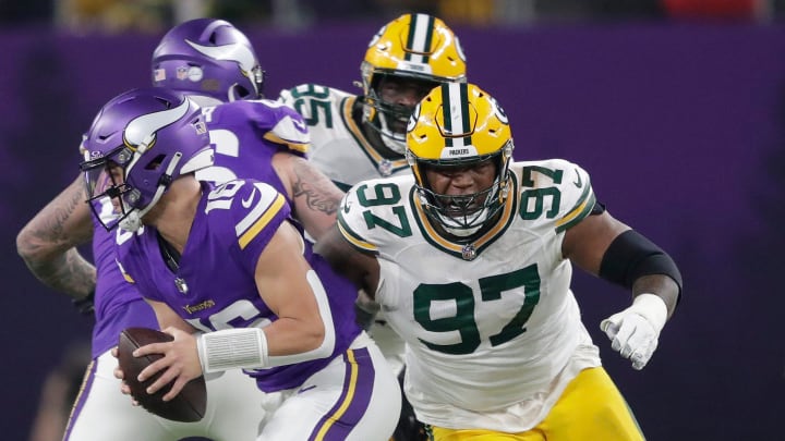 Green Bay Packers defensive tackle Kenny Clark agreed to a three-year, $64 million contract extension Sunday that includes a $17.5 million signing bonus.