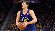 Nikola Jokic fue la bujía del primer triunfo de los Nuggets en los playoffs 