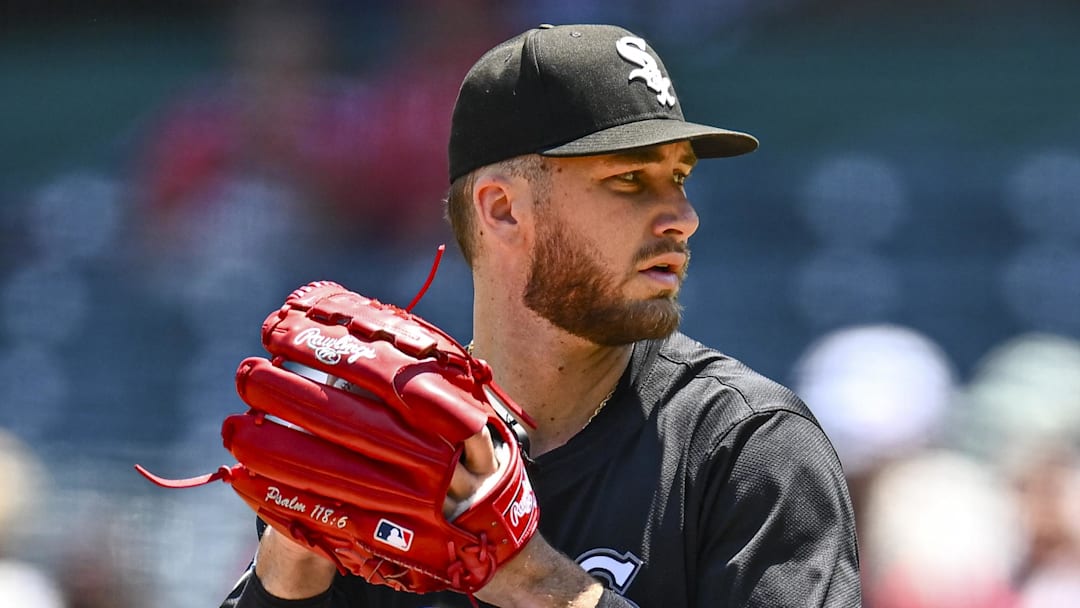 Chicago White Sox starting pitcher Sean Burke (59) throws against the Los Angeles Angels at Angel Stadium. 