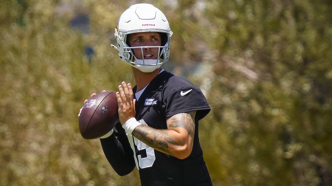 Cardinals quarterback Carson Beck (19) throws passes during organized team activities at the Cardinals Training Facility in Tempe on May 27, 2026.