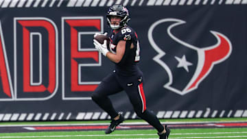 Nov 9, 2025; Houston, Texas, USA; Houston Texans tight end Dalton Schultz (86) runs after the catch against the Jacksonville Jaguars in the fourth quarter at NRG Stadium. Mandatory Credit: Thomas Shea-Imagn Images