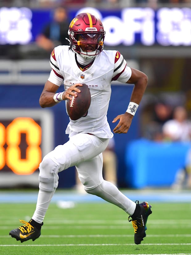 Washington Commanders quarterback Jayden Daniels (5)
