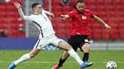 Duelo ocorre nesta sexta-feira em Wembley
