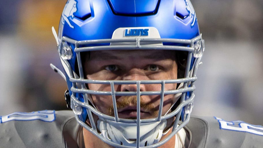 Detroit Lions guard Graham Glasgow (60) in warms up before the game against the Las Vegas Raiders  | David Reginek-Imagn Images