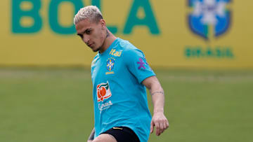 Antony quer fazer história com a camisa do Brasil