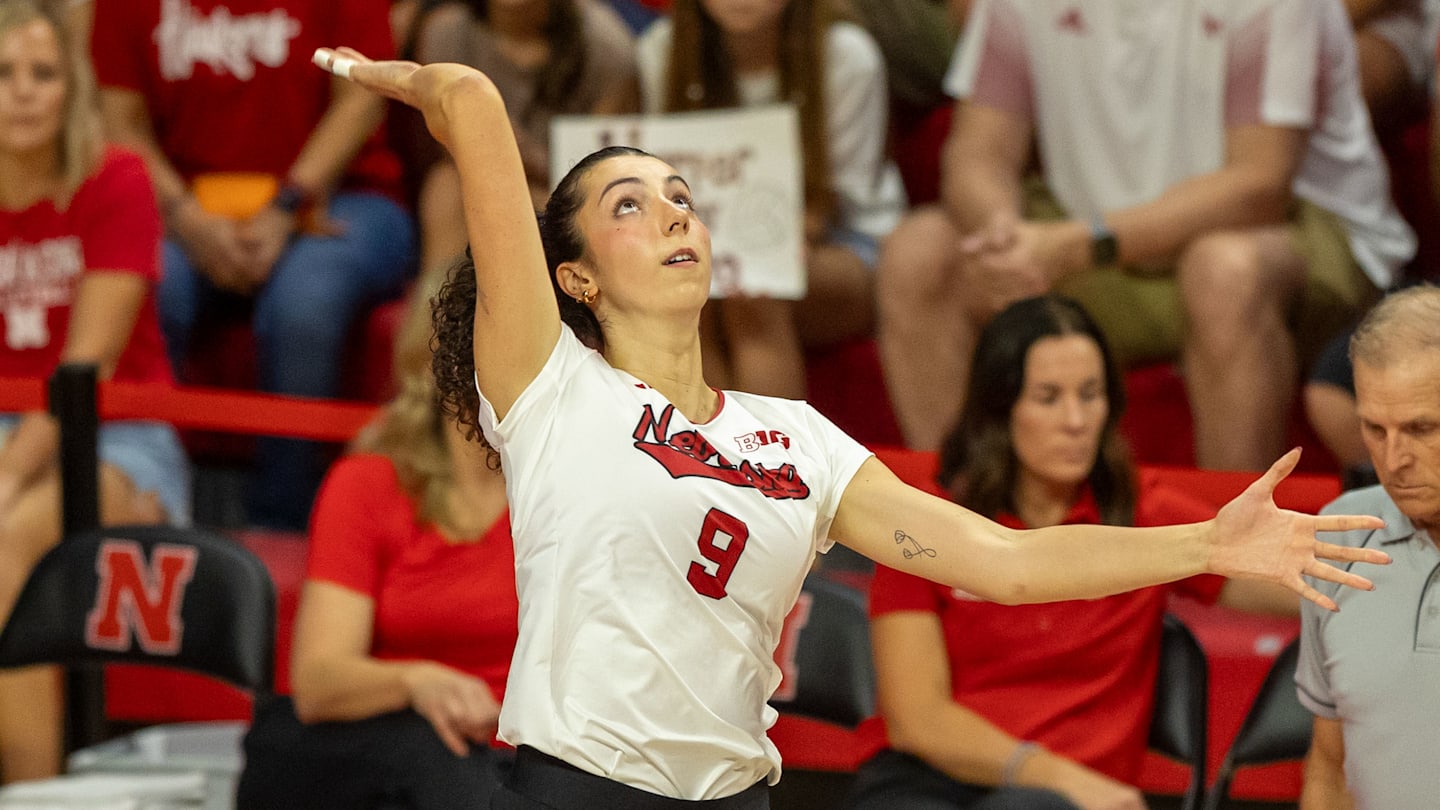 No.1 Nebraska Huskers Sweep Michigan to Open Big Ten Volleyball Season