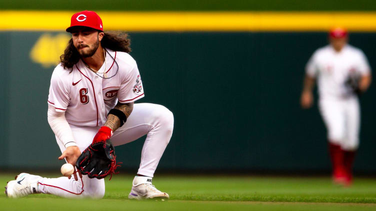 Cincinnati Reds second baseman Jonathan India (6) fields a ground ball.