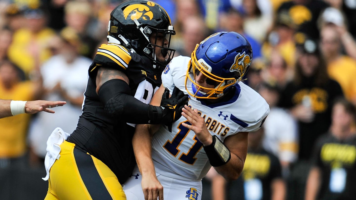 Insider Sends Stern Warning To Iowa Hawkeyes Over Qb Situation Insider Sends Stern Warning To Iowa Hawkeyes Over Qb Situation