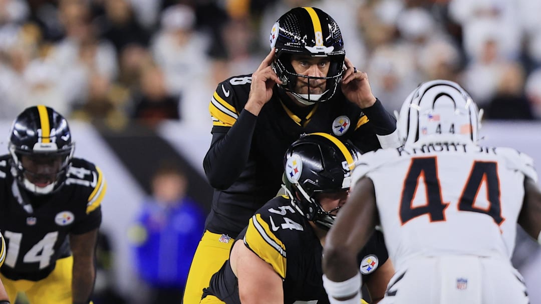 Oct 16, 2025; Cincinnati, Ohio, USA; Pittsburgh Steelers quarterback Aaron Rodgers (8) gestures toward his helmet and calls the snap count against the Cincinnati Bengals during the first half at Paycor Stadium. Mandatory Credit: Katie Stratman-Imagn Images