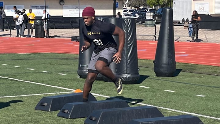 Cardinal Mooney defensive lineman Elijah Golden