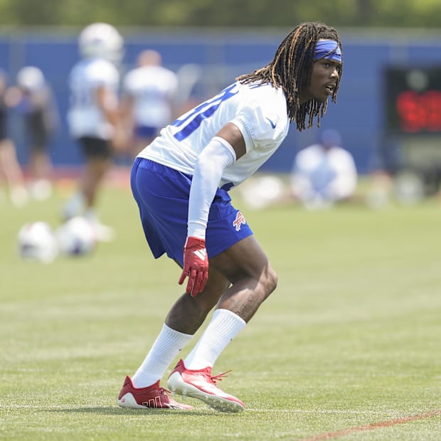 Maxwell Hairston (31) works out