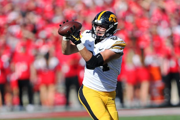 Iowa Hawkeyes tight end Sam LaPorta (84) makes the catch during the third quarter against the Ohio State Buckeyes.