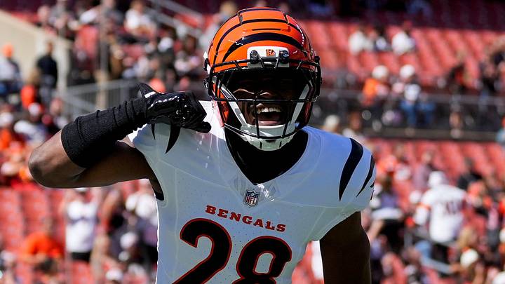 Cincinnati Bengals cornerback Josh Newton (28) takes the field during warmups before the NFL Week 1 game between the Cleveland Browns and the Cincinnati Bengals at Huntington Bank Field in Cleveland on Sunday, Sept. 7, 2025.