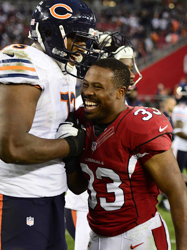 Chicago Bears tackle J'Marcus Webb greets Arizona Cardinals running back William Powell (33), a 2006 Duncanville grad, in 201