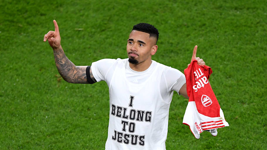 Gabriel Jesus celebrating.