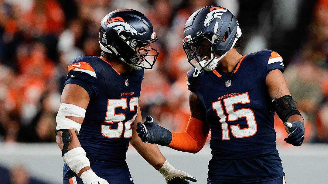 Sep 29, 2025; Denver, Colorado, USA; Denver Broncos linebacker Nik Bonitto (15) celebrates with Denver Broncos linebacker Jonah Elliss (52) after sacking Cincinnati Bengals quarterback Jake Browning (6) (not pictured) during the third quarter at Empower Field at Mile High. Sep 29, 2025; Denver, Colorado, USA; Denver Broncos linebacker Nik Bonitto (15) celebrates with Denver Broncos linebacker Jonah Elliss (52) after sacking Cincinnati Bengals quarterback Jake Browning (6) (not pictured) during the third quarter at Empower Field at Mile High.