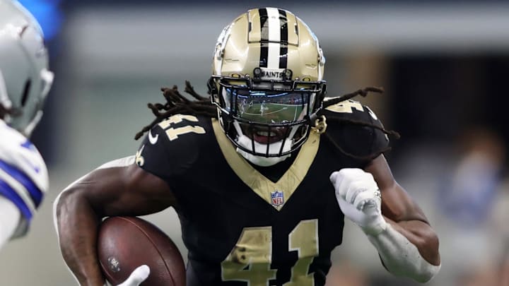 New Orleans Saints running back Alvin Kamara (41) runs against the Dallas Cowboys 