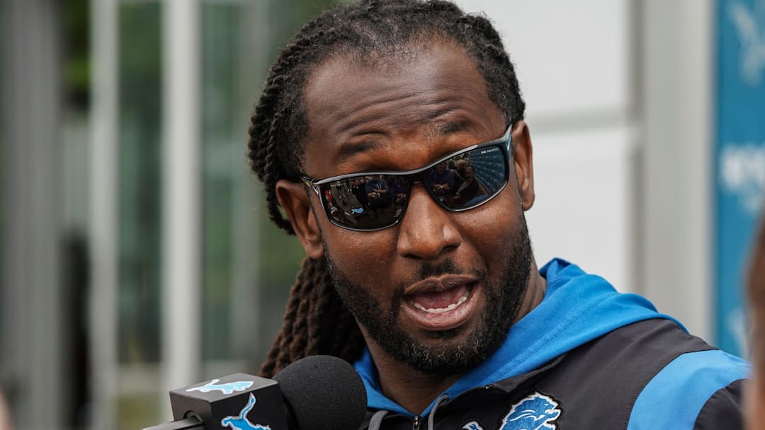 Lions linebacker coach Kelvin Sheppard talks with media during a practice at the Lions practice facility in Allen Park on Monday, June 12, 2023. Lions linebacker coach Kelvin Sheppard talks with media during a practice at the Lions practice facility in Allen Park on Monday, June 12, 2023.