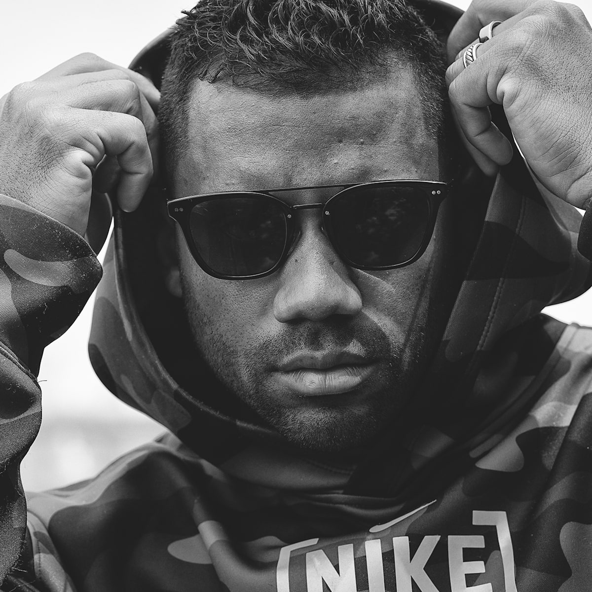 ラッセル・ウイルソン直筆サイン入り超大型写真…Russell Wilson… Russell Wilson Autographed 16x20 Photo Seattle Seahawks