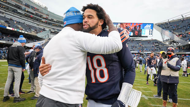 Detroit Lions defensive coordinator Aaron Glenn embraces Chicago Bears quarterback Caleb Williams (18)