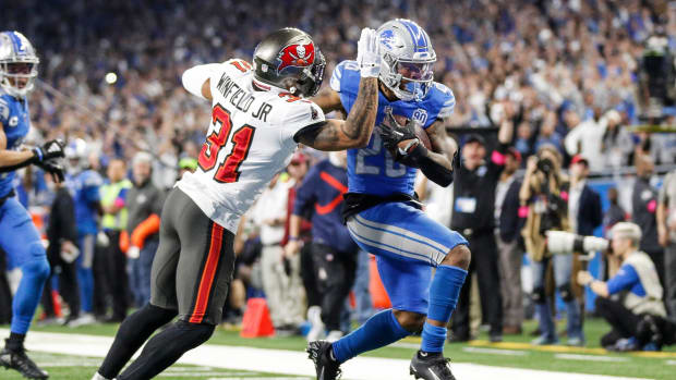 Jahmyr Gibbs (26) runs for a touchdown against Tampa Bay Buccaneers safety Antoine Winfield Jr.