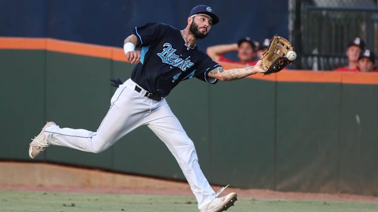 Hooks' Joe Perez drops a fly ball during the game on Friday, Aug. 5, 2022 at Whataburger Field in