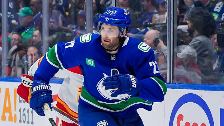 Calgary Flames v Vancouver Canucks