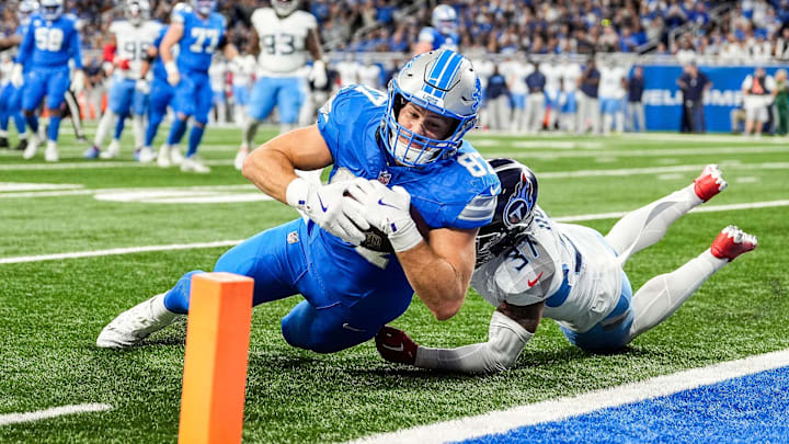 Detroit Lions tight end Sam LaPorta dives for a first down against Tennessee Titans safety Amani Hooker during the first half at Ford Field in Detroit on Sunday, Oct. 27, 2024. Detroit Lions tight end Sam LaPorta dives for a first down against Tennessee Titans safety Amani Hooker during the first half at Ford Field in Detroit on Sunday, Oct. 27, 2024.
