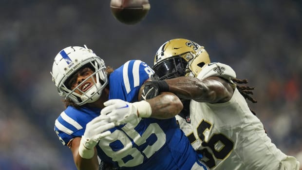 New Orleans Saints linebacker Demario Davis (56) breaks up a pass against the Indianapolis Colts