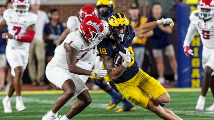 Michigan tight end Colston Loveland (18) makes a catch for a first down against Fresno State defensive back Cam Lockridge (1) during the second half at Michigan Stadium in Ann Arbor on Saturday, Aug. 31, 2024.