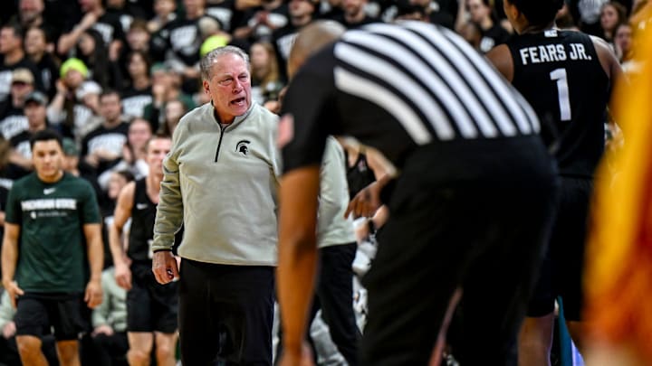 Michigan State's head coach Tom Izzo, left, yells out to Jeremy Fears Jr., right, during the first half against USC on Monday, Jan. 5, 2026, at the Breslin Center in East Lansing.