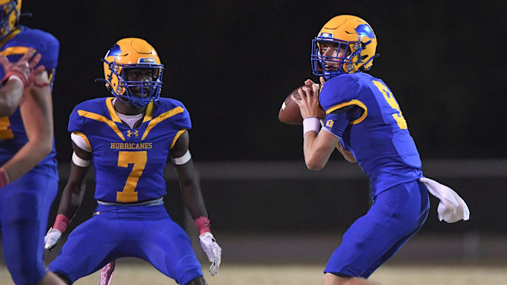 Wren freshman Mason Holtzclaw (9) passes near Wren senior Travon West (7) playing Palmetto during third quarter at Wren High in Piedmont, S.C. Friday, October 14, 2022.

Palmetto At Wren Hs Football