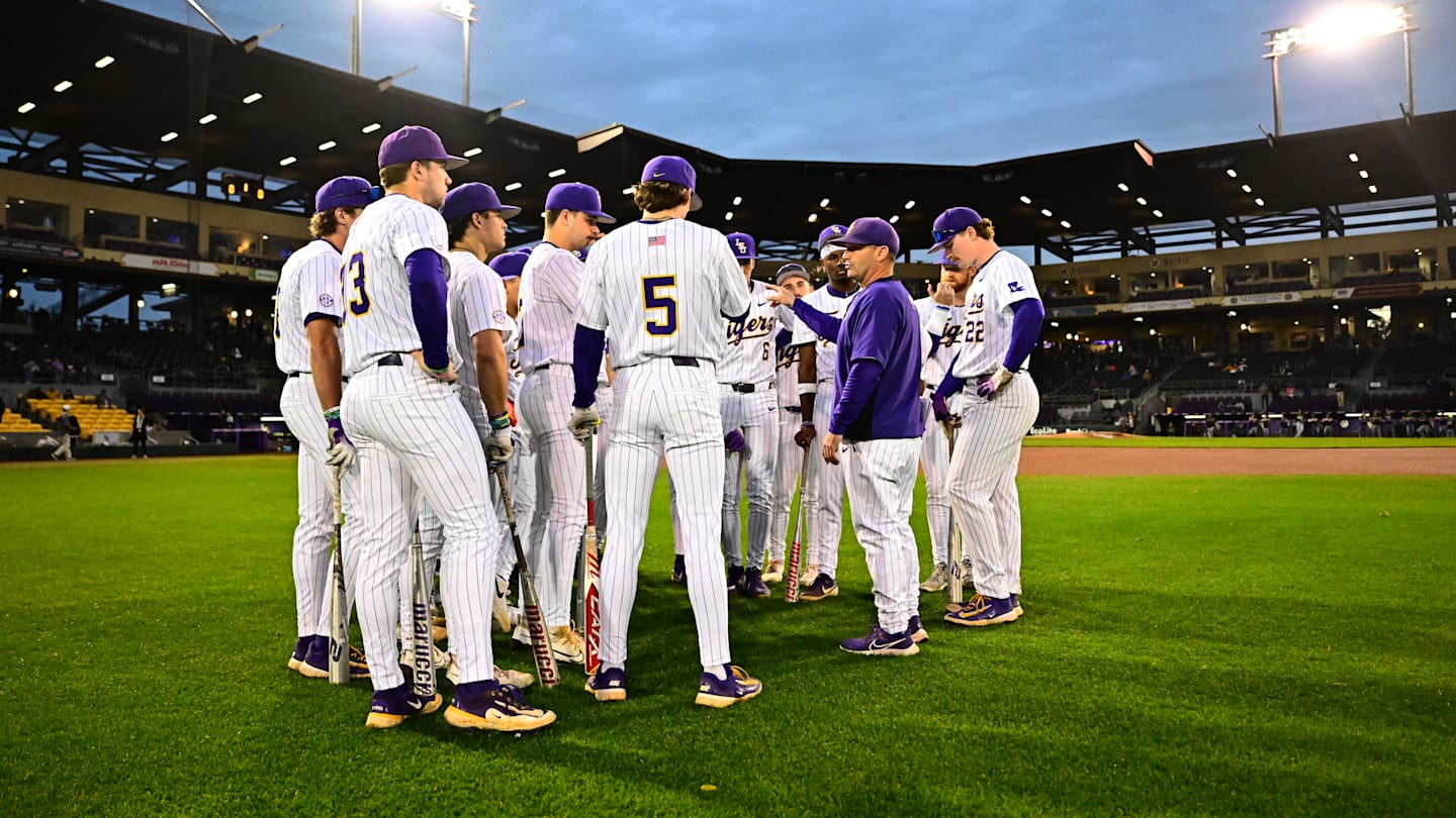 Live Updates: LSU Baseball vs. Coastal Carolina Chanticleers in Game 1 of CWS Final