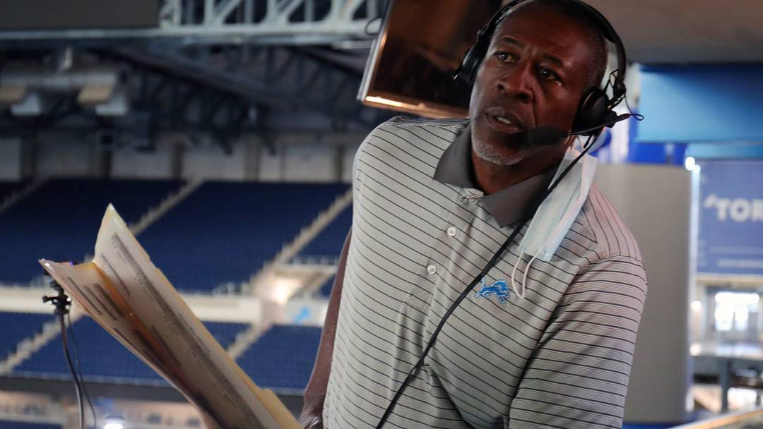 Lomas Brown watches the action against the Green Bay Packers on September 20, 2020.

Lions