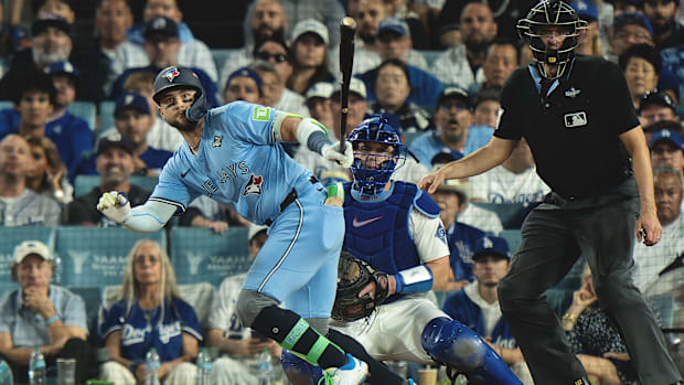 Blue Jays’ Bo Bichette hits an RBI single in 2025 World Series Game 4.
