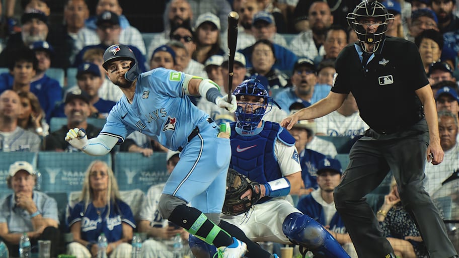 Blue Jays’ Bo Bichette hits an RBI single in 2025 World Series Game 4.