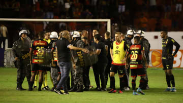 Sport e Vasco empataram por 1 a 1 em jogo encerrado antes da hora na Ilha do Retiro