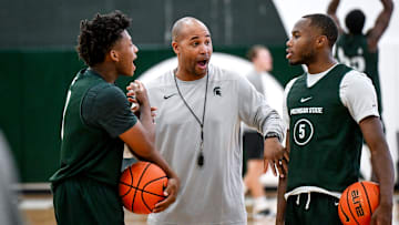 Michigan State's assistant coach Thomas Kelley, center, talks with Jeremy Fears Jr., left, and Tre Holloman in practice during men's basketball media day on Thursday, Oct. 17, 2024, at the Breslin Center in East Lansing.