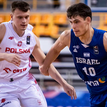Israel's Omer Mayer vs. Poland in FIBA U20 EuroBasket