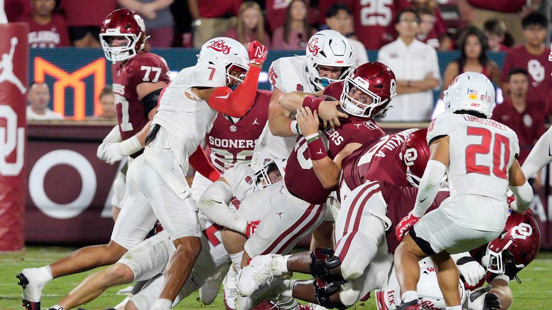 Oklahoma Sooners quarterback John Mateer gains a first down on Oklahoma's final drive of the game in a college football game between the University of Oklahoma Sooners and the New Mexico Lobos