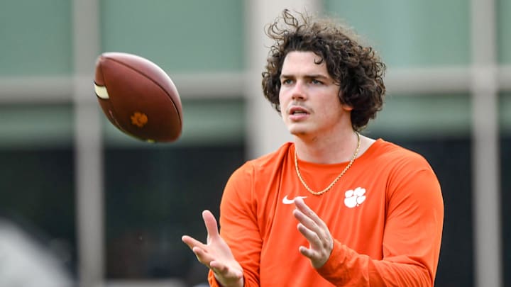 Ian Schieffelin is making his transition from the hardwood to the gridiron Ian Schieffelin is making his transition from the hardwood to the gridiron
