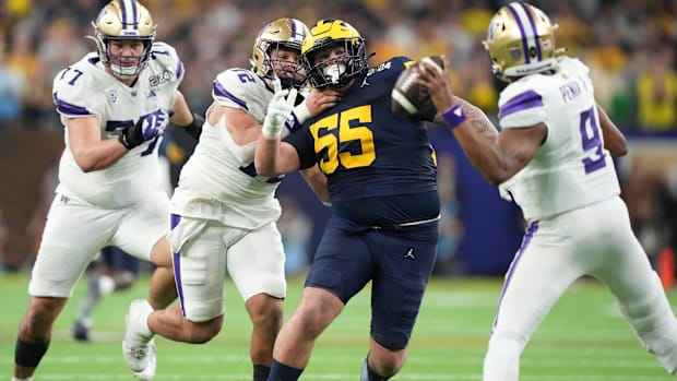 Michigan defensive lineman Mason Graham looks to tackle Washington quarterback 