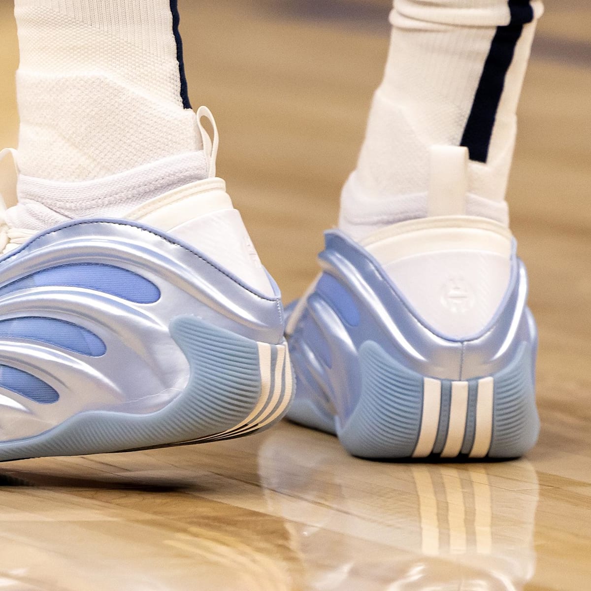 トシタカ adidas harden vol.9 ice blue The adidas Harden Vol. 9 Ice Metallic Releases May 2025
