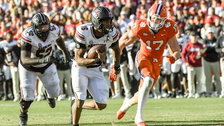 South Carolina quarterback LaNorris Sellers (16) South Carolina quarterback LaNorris Sellers (16)