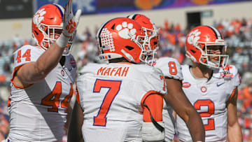 Clemson running back Phil Mafah (7) scored against Kentucky during the second quarter