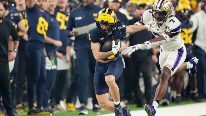 Michigan wide receiver Roman Wilson gets around Washington cornerback Dominique Hampton. 