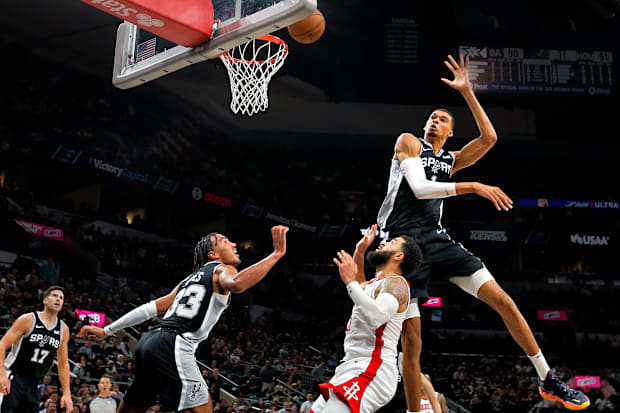 Wembanyama’s role changed throughout his rookie season as the Spurs cycled through 22 different starting lineups.