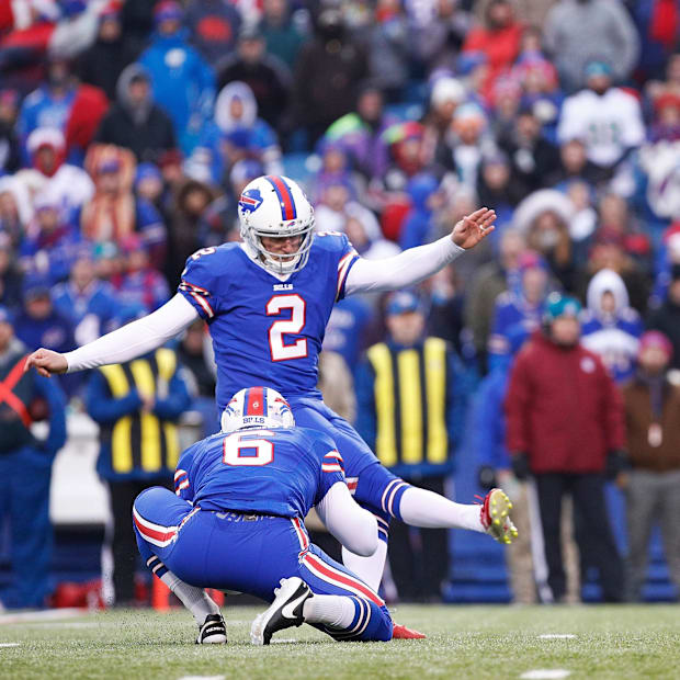 Former Buffalo Bills kicker Dan Carpenter attempts a field goal against the Miami Dolphins.