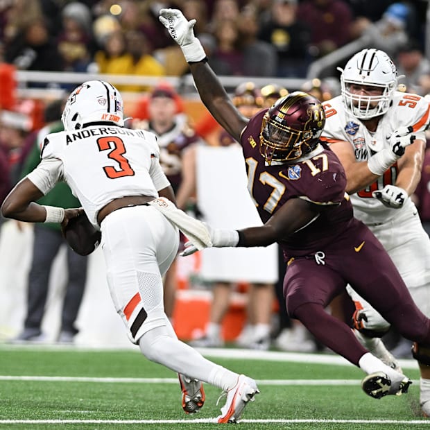 Minnesota Gophers defensive end Jah Joyner