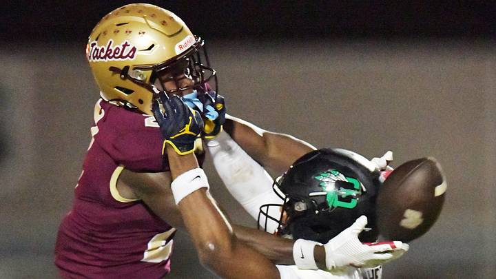 Carl Jenkins Jr., a 2025 4-star wide receiver who visited Syracuse football and had SU in his top 6, de-commits from UCF. 